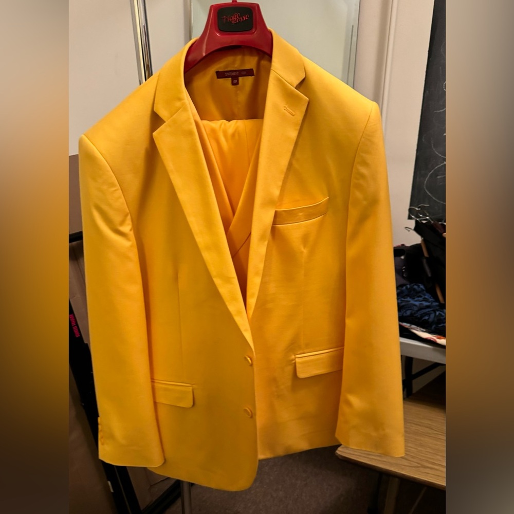 Statement super 180 Wool/Cashmere 3 piece suit